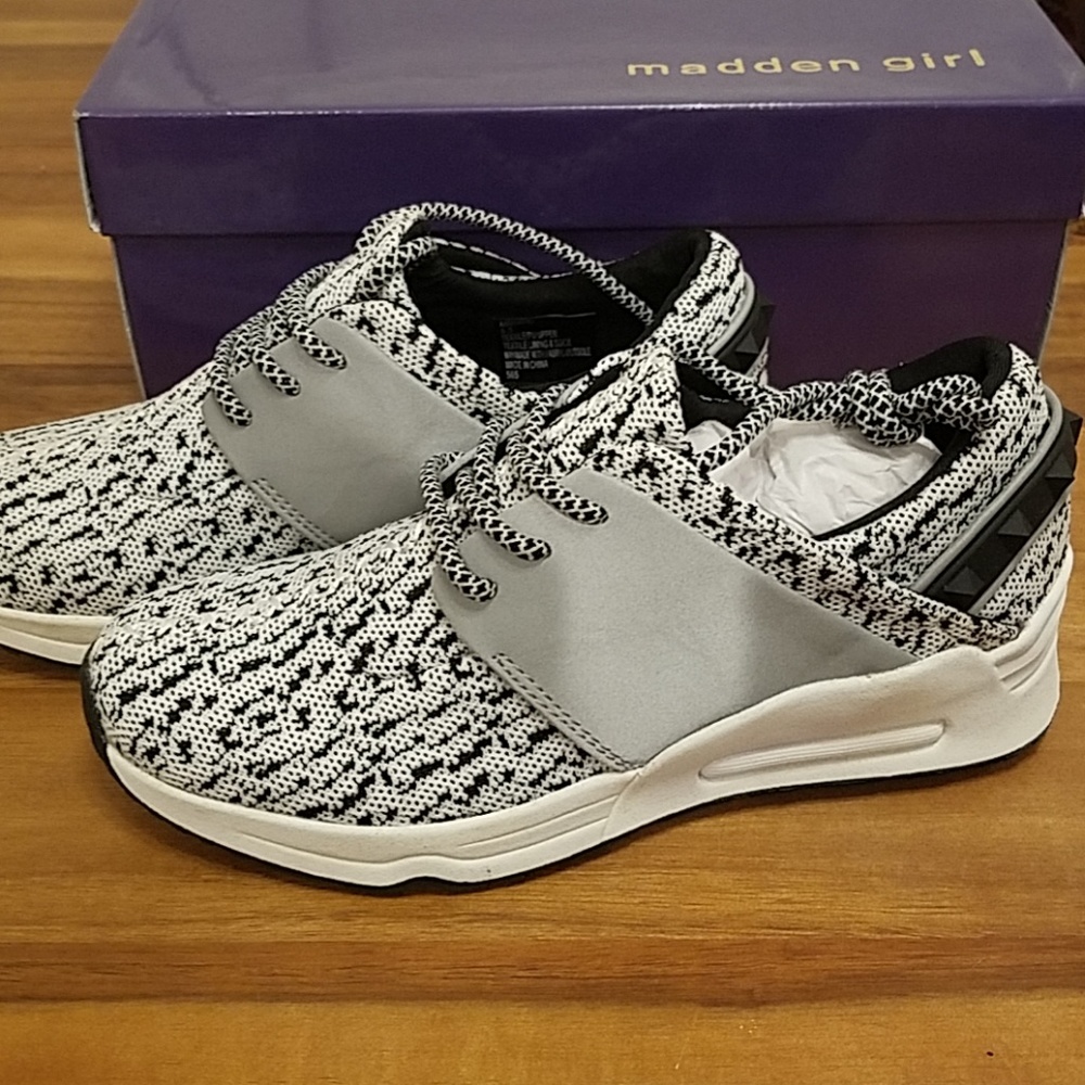 Madden girl airratic white and black sneakers
